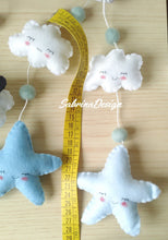 Load image into Gallery viewer, Giostrina culla orsetto aviatore, giostrina con musica, giostrina nuvolette SabrinaDesign