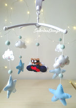 Load image into Gallery viewer, Giostrina culla orsetto aviatore, giostrina con musica, giostrina nuvolette SabrinaDesign