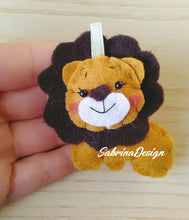 Load image into Gallery viewer, Bomboniera leone, bomboniera nascita, bomboniere battesimo, festa savana, compleanno leone, bomboniere animali SabrinaDesign