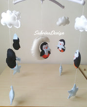 Load image into Gallery viewer, Giostrina culla pinguini, giostrina con musica, giostrina stelle e nuvole