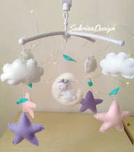 Load image into Gallery viewer, Giostrina culla coniglietto, giostrina con musica, giostrina luna e stelle