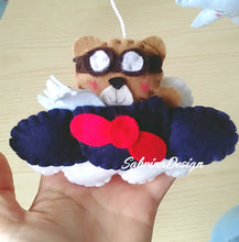 Load image into Gallery viewer, Giostrina culla orsetto aviatore, giostrina con musica, giostrina nuvolette SabrinaDesign