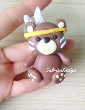 Load image into Gallery viewer, Bomboniera orso stile indiano, bomboniera nascita, bomboniere battesimo, animali foresta, bomboniere animali SabrinaDesign