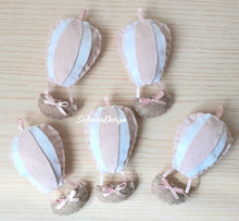 Carica l'immagine nel visualizzatore di Gallery, Bomboniera mongolfiera bimba, bomboniere battesimo, mongolfiera nascita SabrinaDesign