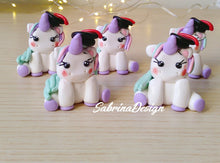 Load image into Gallery viewer, Bomboniera unicorno laurea, unicorno laurea, bomboniera tocco, unicorno con tocco bomboniera laurea SabrinaDesign
