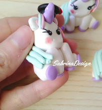 Load image into Gallery viewer, Bomboniera unicorno laurea, unicorno laurea, bomboniera tocco, unicorno con tocco bomboniera laurea SabrinaDesign