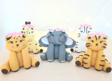 Load image into Gallery viewer, Cake topper elefante, torta animali safari, torta nascita, torta battesimo
